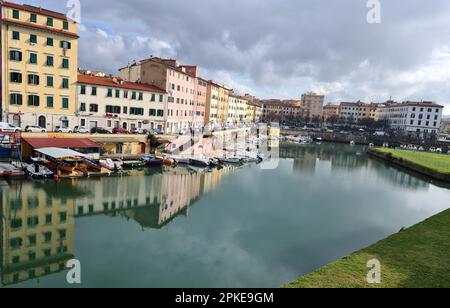 Der Fosso reale di Livorno ist ein Graben, der ursprünglich dem Umkreis der befestigten Stadt vom Meer aus gefolgt ist. Stockfoto