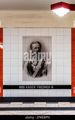 U-Bahn-Station Friedrich-Wilhelm-Platz der Linie U9 in Friedenau, Tempelhof-Schöneberg, Berlin Stockfoto