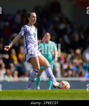 London, Großbritannien. 07. April 2023. London, England, April 7. 2023: Caroline Weir (9 Schottland) in Aktion beim International Friendly Football Match zwischen Australien und Schottland im Cherry Red Records Stadium in London, England. (James Whitehead/SPP) Kredit: SPP Sport Press Photo. Alamy Live News Stockfoto