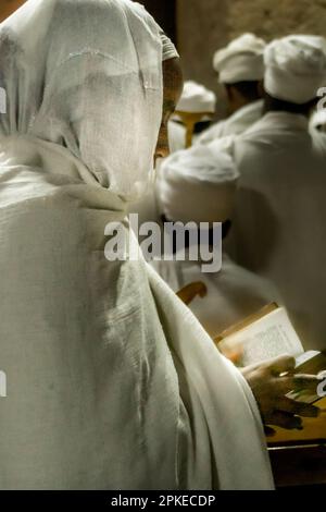 Ostermesse in Bete Medhane Alem in Lalibela während der heiligen äthiopisch-orthodoxen Osterfeier der Fasika Stockfoto