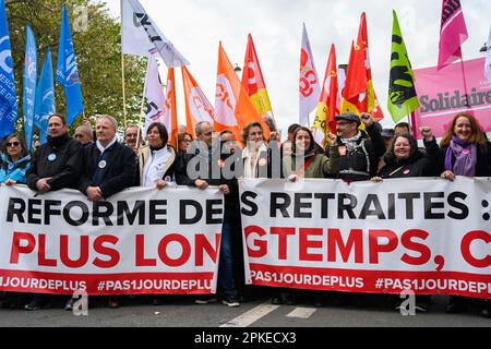 Paris, Frankreich. 6. April 2023. Julien Mattia / Le Pictorium - 11. Tag der Mobilisierung gegen die Rentenreform in Paris, 6. april 2023 - 06/04/2023 - Frankreich / Paris / Paris - Gewerkschaften während des 11. Tages der Mobilisierung gegen die Rentenreform, Paris, 6. April 2023. Kredit: LE PICTORIUM/Alamy Live News Stockfoto