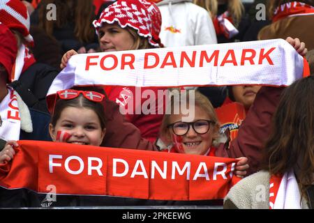 Malmö, Schweden. 07. April 2023. Eleda Stadion, Malmo, Schweden, April7. 2023: Dänische Fans vor dem Freundschaftsspiel zwischen Schweden und Dänemark am 7. 2023. April im Eleda Stadion in Malmo, Schweden (Peter Sonander/SPP). Guthaben: SPP Sport Press Photo. Alamy Live News Stockfoto