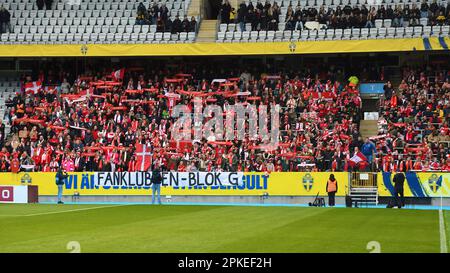 Malmö, Schweden. 07. April 2023. Eleda Stadion, Malmo, Schweden, April7. 2023: Dänische Fans vor dem Freundschaftsspiel zwischen Schweden und Dänemark am 7. 2023. April im Eleda Stadion in Malmo, Schweden (Peter Sonander/SPP). Guthaben: SPP Sport Press Photo. Alamy Live News Stockfoto