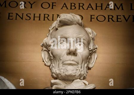 Washington DC, Abraham Lincoln Statue im Lincoln Memorial, erbaut zu Ehren des 16. Präsidenten der Vereinigten Staaten von Amerika USA Stockfoto