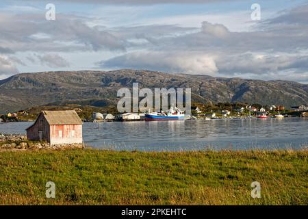 Ein ruhiger Nachmittag am Sommerende auf der Insel Sommarøy, Norwegen Stockfoto