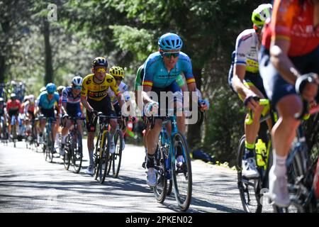 La Asturiana, Spanien. 06. April 2023. Luis Leon Sanchez, der Fahrer des Teams Astana Qazaqstan, während der 4. Etappe im Baskenland 2023 zwischen Santurtzi und Santurtzi am 06. April 2023 in La Asturiana, Spanien. (Foto: Alberto Brevers/Pacific Press) Kredit: Pacific Press Media Production Corp./Alamy Live News Stockfoto