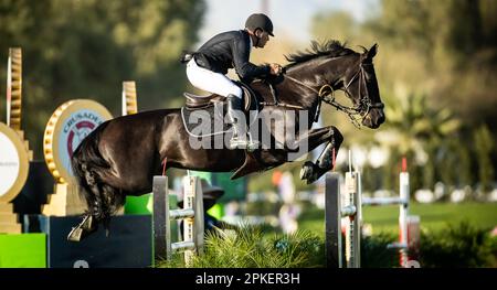 Kyle King of the United States tritt 2021 bei einem Major League Show Jumping Event im Desert International Horse Park an. Stockfoto