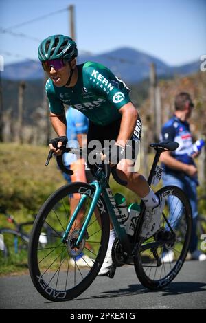 Santa Koloma, Euskadi, Spanien. 6. April 2023. Santa Koloma, Spanien, 06. April 2023: Kern Pharma Team Rider Carlos Garcia Pierna während der 4. Etappe des Baskenlandes Itzulia 2023 zwischen Santurtzi und Santurtzi am 06. April 2023 in Santa Koloma, Spanien. (Kreditbild: © Alberto Brevers/Pacific Press via ZUMA Press Wire) NUR ZUR REDAKTIONELLEN VERWENDUNG! Nicht für den kommerziellen GEBRAUCH! Stockfoto