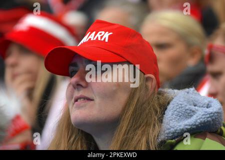 Malmö, Schweden. 07. April 2023. Eleda Stadion, Malmo, Schweden, April7. 2023: Dänischer Unterstützer während des Freundschaftsspiels zwischen Schweden und Dänemark am 7. 2023. April im Eleda Stadion in Malmö, Schweden (Peter Sonander/SPP). Kredit: SPP Sport Press Photo. Alamy Live News Stockfoto