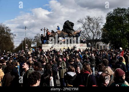 Antonin Burat / Le Pictorium - Protest gegen Rentengesetz in Paris - 6. April 2023 - 6. April 4/2023 - Frankreich / Paris / Paris - Protest in Paris anlässlich des elften landesweiten Tages der Klage gegen das Rentengesetz. Stockfoto