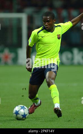 Mailand Italien , 15. März 2006, 'SSAN SIRO ' Stadium, UEFA Champions League 2005/2006, AC Mailand - FC Barcelona:Samuel Eto'o in Aktion während des Spiels Stockfoto