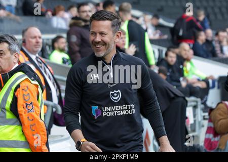 Milton Keynes, Großbritannien. 7. April 2023. John Mousinho, Manager von Portsmouth vor dem Sky Bet League 1-Spiel zwischen MK Dons und Portsmouth im Stadium MK, Milton Keynes, am Freitag, den 7. April 2023. (Foto: John Cripps | MI News) Guthaben: MI News & Sport /Alamy Live News Stockfoto