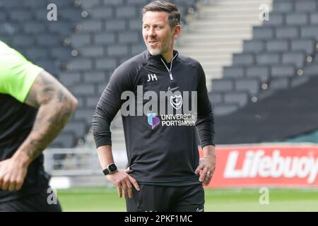 Milton Keynes, Großbritannien. 7. April 2023. John Mousinho, Manager von Portsmouth vor dem Sky Bet League 1-Spiel zwischen MK Dons und Portsmouth im Stadium MK, Milton Keynes, am Freitag, den 7. April 2023. (Foto: John Cripps | MI News) Guthaben: MI News & Sport /Alamy Live News Stockfoto