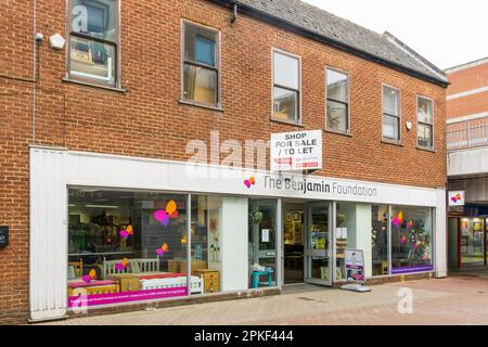 Ein Geschäft zum Verkauf oder zum Verlassen des Vancouver Centre, King's Lynn. Stockfoto