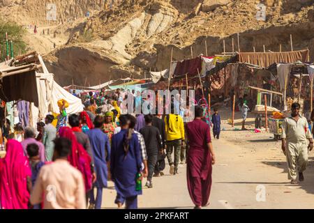 Hingol Pakistan 2022. März, Hindu-Yatris-Pilger besuchen nani mandir in Hinglaj und führen dort bestimmte Pujas und Rituale als Teil der hin durch Stockfoto