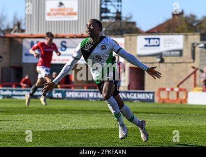 Jay Matete #28 von Plymouth Argyle erzielt beim Sky Bet League 1-Spiel Morecambe gegen Plymouth Argyle im Mazuma Stadium, Morecambe, Großbritannien, 7. April 2023 (Foto von Stan Kasala/News Images) in Morecambe, Großbritannien, am 4./7. April 1-3 2023. (Foto: Stan Kasala/News Images/Sipa USA) Stockfoto