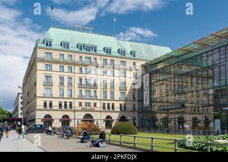 Das berühmte Hotel Adlon Kempinski ist eine Unterkunft für Staatsgäste und Berühmtheiten am Pariser Platz in Berlin Stockfoto