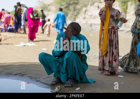 Hingol Pakistan 2022. März, Hindu-Yatris-Pilger besuchen nani mandir in Hinglaj und führen dort bestimmte Pujas und Rituale als Teil der hin durch Stockfoto