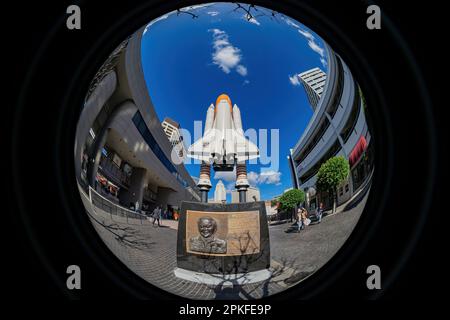 Los Angeles, 22 2017. JAN. - sonniger Blick auf das Space Shuttle Challenger Memorial in der Innenstadt Stockfoto