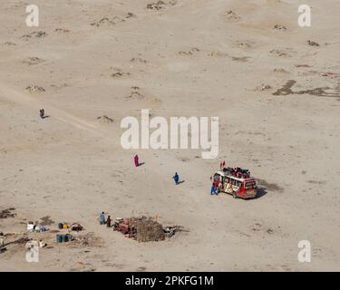 Hingol Pakistan 2022. März besuchen Hindu-Yatris-Pilger Schlammvulkane im Dorf Sapat und führen dort bestimmte Pujas und Rituale aus Stockfoto