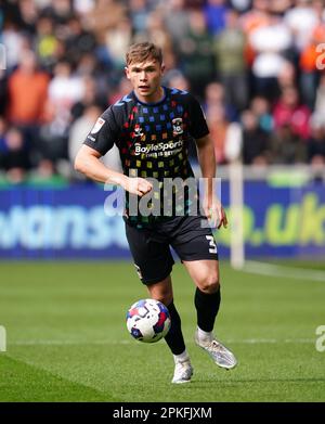 Callum Doyle von Coventry City während des Sky Bet Championship-Spiels im Swansea.com Stadium in Wales. Foto: Freitag, 7. April 2023. Stockfoto