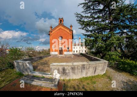 Morozzo, Cuneo, Piemont, Italien - 07. April 2023: Heiligtum von S. Maria di Castro Murato ist bekannt als Brichetto (15. Cent.) Stockfoto