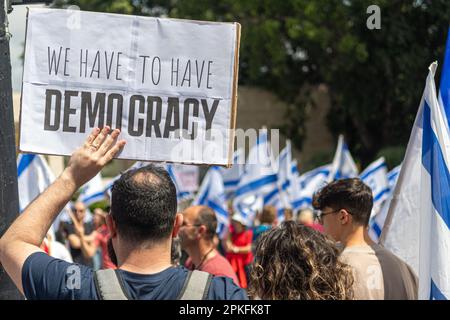 Zivile Proteste in der Stadt Rehovot Israel gegen den geplanten Wechsel der israelischen Regierung zum Obersten Gerichtshof Stockfoto