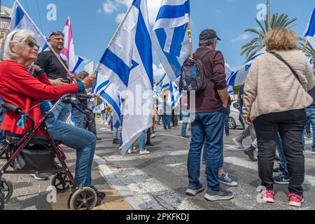 Zivile Proteste in der Stadt Rehovot Israel gegen den geplanten Wechsel der israelischen Regierung zum Obersten Gerichtshof Stockfoto