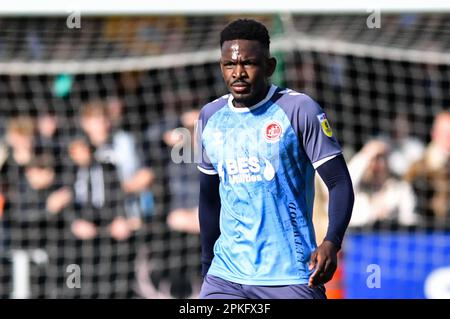 Toto Nsiala (22 Fleetwood) während des Spiels der Sky Bet League 1 zwischen Cambridge United und Fleetwood Town im R Costings Abbey Stadium, Cambridge, am Freitag, den 7. April 2023. (Foto: Kevin Hodgson | MI News) Guthaben: MI News & Sport /Alamy Live News Stockfoto