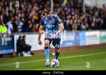 Shaun Rooney (26 Fleetwood) tritt am Freitag, den 7. April 2023, beim Sky Bet League 1-Spiel zwischen Cambridge United und Fleetwood Town im R Costings Abbey Stadium in Cambridge an. (Foto: Kevin Hodgson | MI News) Guthaben: MI News & Sport /Alamy Live News Stockfoto