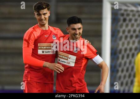 Lommel, Belgien. 07. April 2023. Die Spieler von Dender feiern nach einem Tor während eines Fußballspiels zwischen Jong Genk (U23) und Dender EH am Freitag, den 07. April 2023 in Genk, am 6. Tag der Relegation Play-offs der 1B. Division der belgischen Meisterschaft „Challenger Pro League“ 2022-2023. BELGA FOTO JILL DELSAUX Kredit: Belga News Agency/Alamy Live News Stockfoto