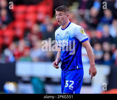 Sheffield, Großbritannien. 07. April 2023. Charlie Hughes #32 von Wigan Athletic während des Sky Bet Championship-Spiels Sheffield United vs Wigan Athletic in Bramall Lane, Sheffield, Großbritannien, 7. April 2023 (Foto von Conor Molloy/News Images) in Sheffield, Großbritannien, am 4./7. April 2023. (Foto: Conor Molloy/News Images/Sipa USA) Guthaben: SIPA USA/Alamy Live News Stockfoto