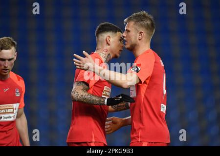 Lommel, Belgien. 07. April 2023. Die Spieler von Dender feiern nach einem Tor während eines Fußballspiels zwischen Jong Genk (U23) und Dender EH am Freitag, den 07. April 2023 in Genk, am 6. Tag der Relegation Play-offs der 1B. Division der belgischen Meisterschaft „Challenger Pro League“ 2022-2023. BELGA FOTO JILL DELSAUX Kredit: Belga News Agency/Alamy Live News Stockfoto