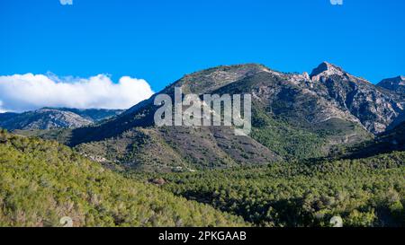 Wunderschönes Reiseziel in Südspanien. Sierras de Tejeda, Almijara und Alhama Stockfoto