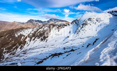 Der Berg Mulhacen, der höchste Gipfel der Sierra Nevada, Spanien. Stockfoto