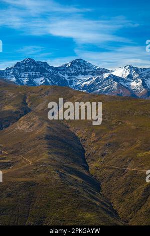Der Berg Mulhacen, der höchste Gipfel der Sierra Nevada, Spanien. Stockfoto