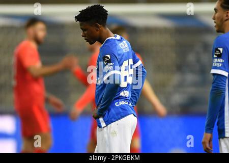 Lommel, Belgien. 07. April 2023. Jong Genks Spieler sehen deprimiert aus, nachdem sie ein Fußballspiel zwischen Jong Genk (U23) und Dender EH verloren haben, das am Freitag, den 07. April 2023 in Genk, am 6. Tag der Relegation Play-offs der 1B. Division der belgischen Meisterschaft „Challenger Pro League“ 2022-2023 stattfand. BELGA FOTO JILL DELSAUX Kredit: Belga News Agency/Alamy Live News Stockfoto