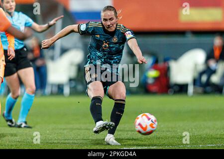 firo : 7. April 2023, Fußball, Freundschaftsspiel DFB Frauenlandspiel Nationalmannschaft Niederlande - Deutschland Sydney Lohmann (Deutschland) Torchance, Fazit, Stockfoto