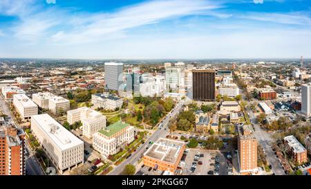 South Carolina Statehouse und Columbia Skyline an einem sonnigen Morgen. Stockfoto