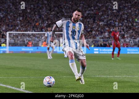 BUENOS AIRES, ARGENTINIEN - APRIL 23: Lionel Messi während eines Spiels zwischen Argentinien und Panama im Estadio Mas Monumental. Stockfoto