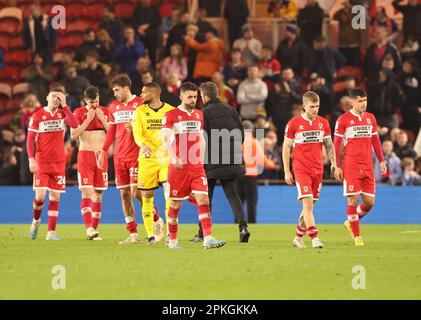 Middlesbrough-Spieler nach dem Sky Bet Championship-Spiel Middlesbrough vs. Burnley im Riverside Stadium, Middlesbrough, Großbritannien, 16. April 2023 (Foto: Nigel Roddis/News Images) Stockfoto