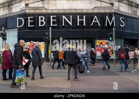 Ein allgemeiner Überblick über ein geschlossenes Debenhams-Geschäft in Manchester, England, Großbritannien. Stockfoto