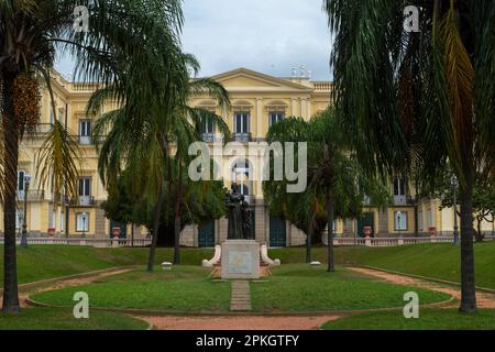 Rio, Brasilien - 07. april 2023, Quinta da Boa Vista ist ein Stadtpark im kaiserlichen Viertel von Sao Cristovao, mit Blick auf das Nationalmuseum U Stockfoto