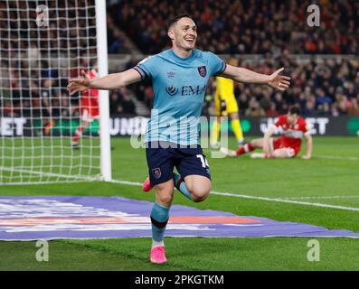 Burnley's Connor Roberts feiert das zweite Tor seiner Seite während des Sky Bet Championship-Spiels im Riverside Stadium, Middlesbrough. Foto: Freitag, 7. April 2023. Stockfoto