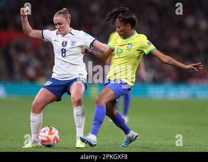 London, Großbritannien. 6. April 2023. Georgia Stanway aus England und Ary Borges aus Brasilien während des Finalissima-Spiels der Frauen CONMEBOL/UEFA im Wembley Stadium, London. Das Bild sollte lauten: Paul Terry/Sportimage Credit: Sportimage/Alamy Live News Stockfoto