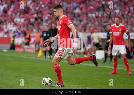 Lissabon, Portugal. 07. April 2023. Antonio Silva von SL Benfica (C) und Gilberto von SL Benfica (R) in Aktion während des Fußballspiels Liga Portugal Bwin zwischen SL Benfica und dem FC Porto auf der Estadio da Luz.Endstand: SL Benfica 1:2 FC Porto Credit: SOPA Images Limited/Alamy Live News Stockfoto