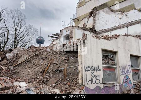 Köln, Deutschland, April 02 2023: Abriss der alten Musikschule Rheinische Musikschule in köln ehrenfeld Stockfoto