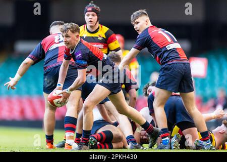 Cardiff, Großbritannien. 08. April 2023. 7. April 2023; Fürstentum Stadium, Cardiff, Wales: WRU National Youth U18 Cup Finale, Carmarthen Quins versus Tondu; Tondu Youth RFC Scrum Half Josh Payne (9) in Aktion. Kredit: Action Plus Sports Images/Alamy Live News Stockfoto