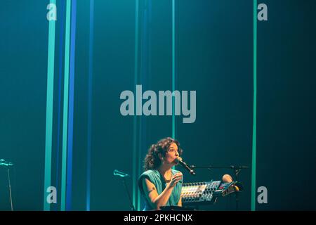 Paris, Frankreich. 05. April 2023. Sophie Maurin, die französische Sängerin und Songautorin, wurde bei einer Aufführung ihres zweiten Albums „Longitudes“ im Café de la Danse in Paris gesehen. (Foto: Telmo Pinto/SOPA Images/Sipa USA) Guthaben: SIPA USA/Alamy Live News Stockfoto