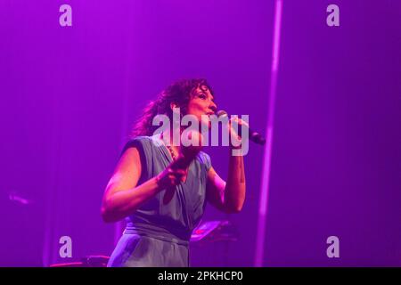 Paris, Frankreich. 05. April 2023. Sophie Maurin, die französische Sängerin und Songautorin, wurde bei einer Aufführung ihres zweiten Albums „Longitudes“ im Café de la Danse in Paris gesehen. (Foto: Telmo Pinto/SOPA Images/Sipa USA) Guthaben: SIPA USA/Alamy Live News Stockfoto